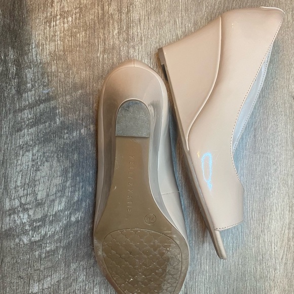 Kelly & Katie Nude Wedges Size 7 - Picture 4 of 10